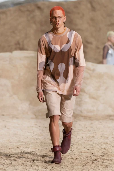 Look 25